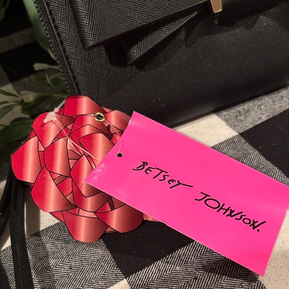 Betsey Johnson Black Bow Accent Wristlet Wallet - Picture 3 of 6